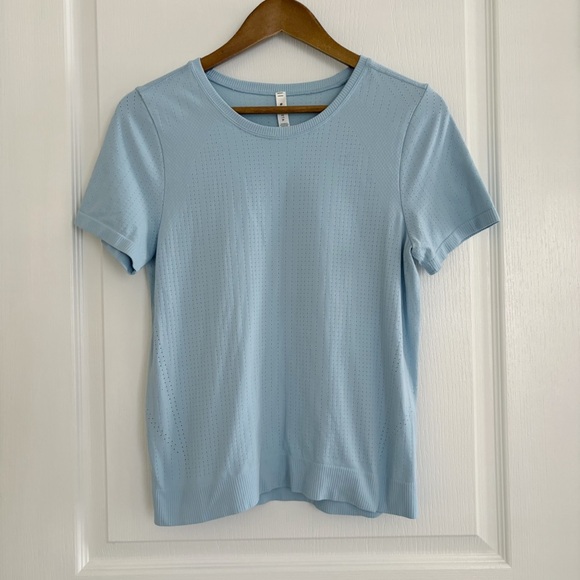 Athleta Top In Motion Seamless Tee Blue - Picture 8 of 8